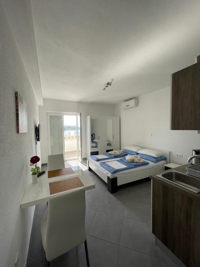 Apartments Nevistic Podstrana Exterior photo
