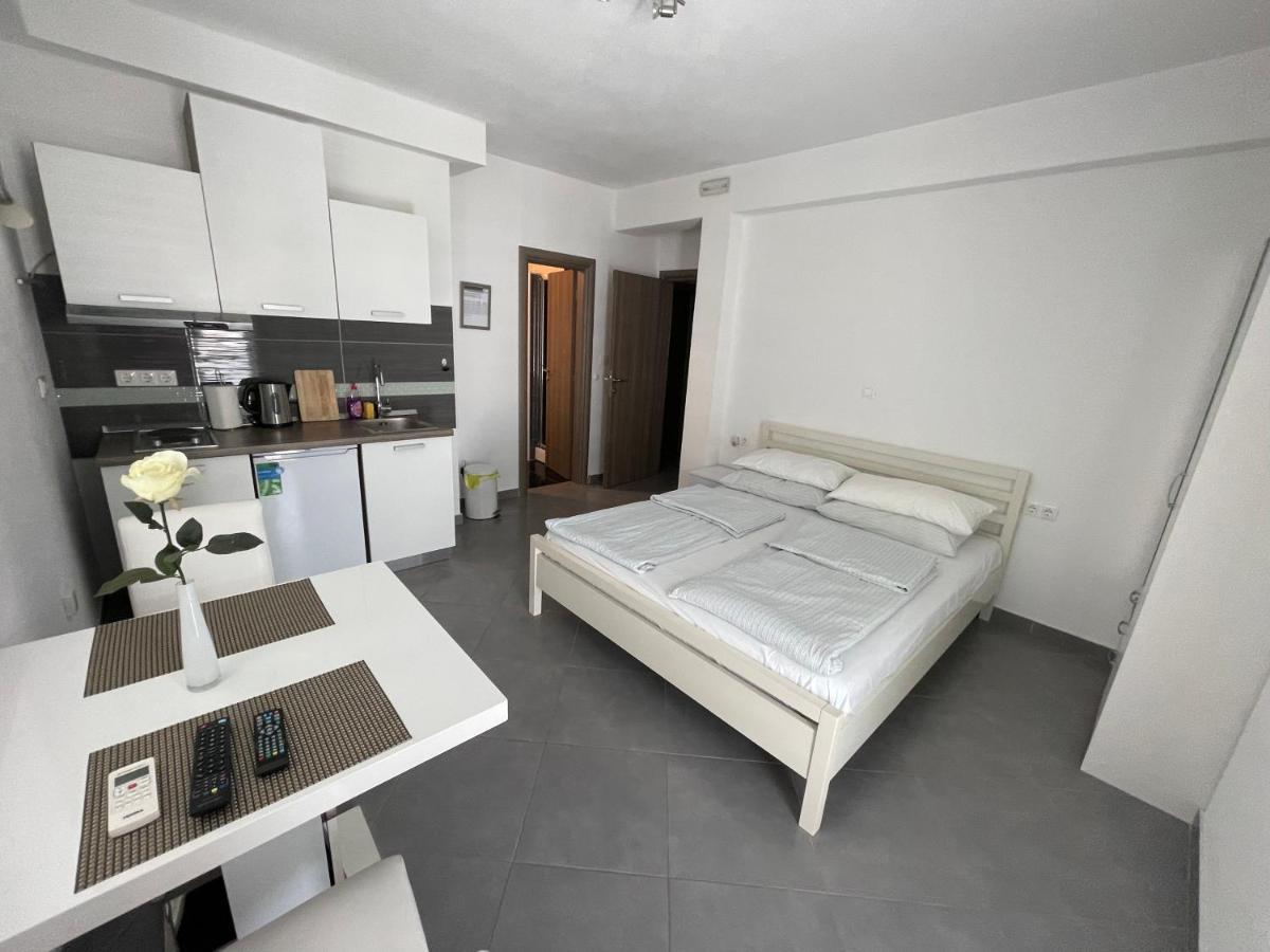 Apartments Nevistic Podstrana Exterior photo
