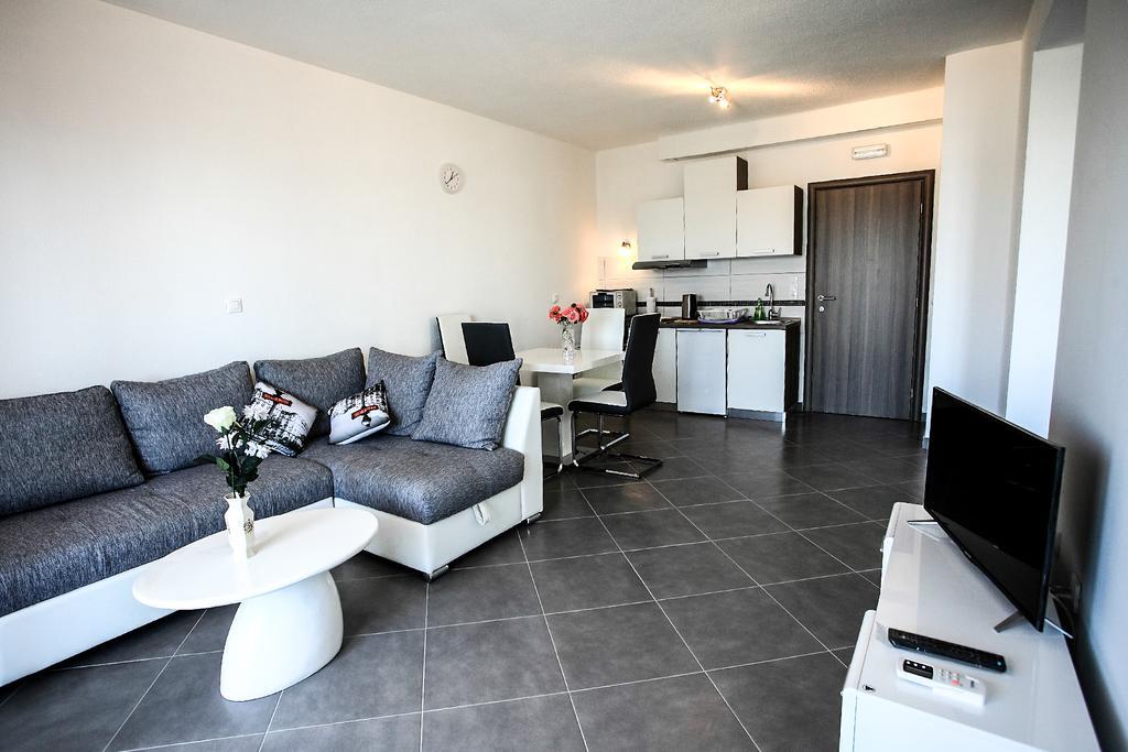 Apartments Nevistic Podstrana Exterior photo
