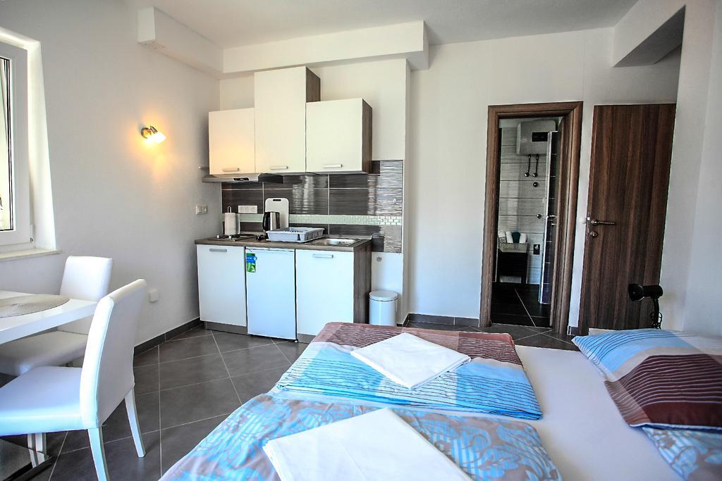 Apartments Nevistic Podstrana Exterior photo