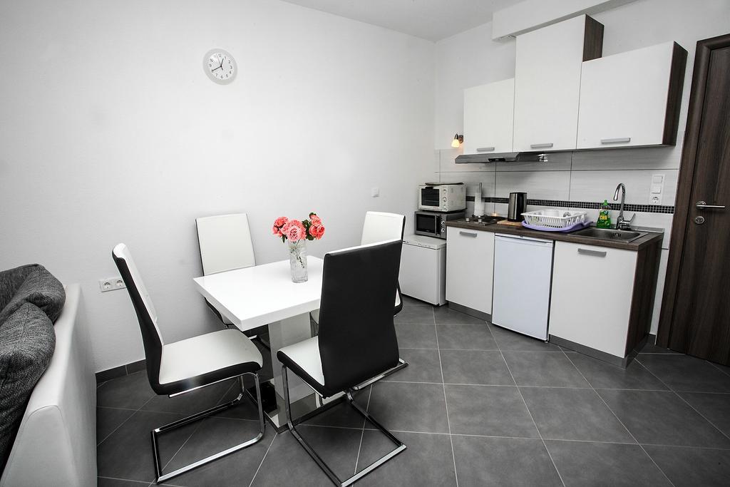 Apartments Nevistic Podstrana Exterior photo