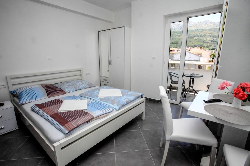 Apartments Nevistic Podstrana Exterior photo