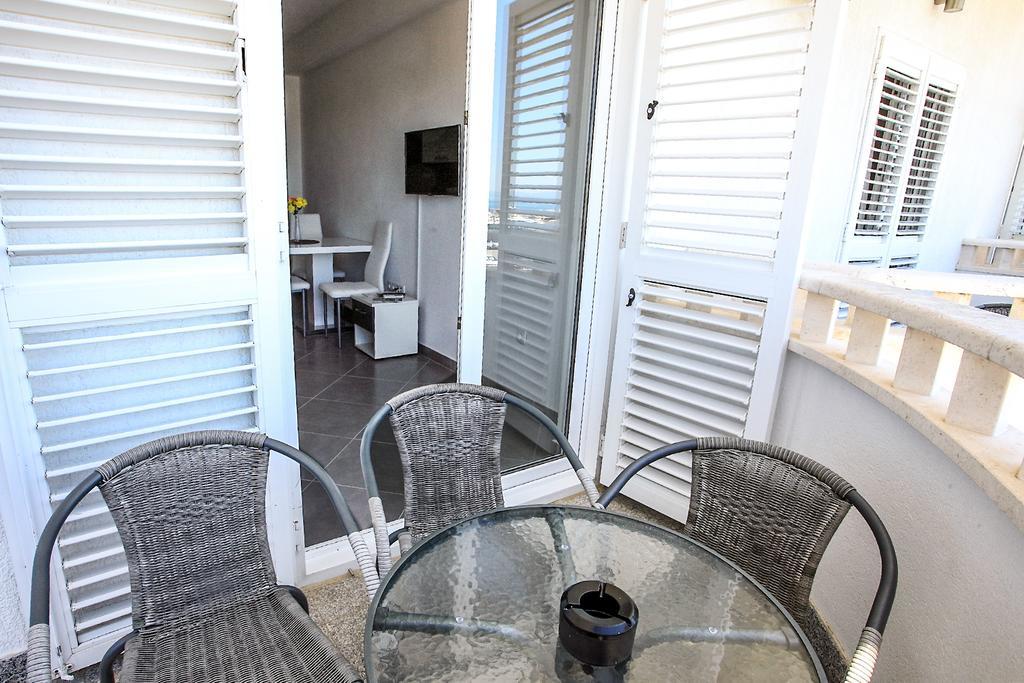 Apartments Nevistic Podstrana Exterior photo