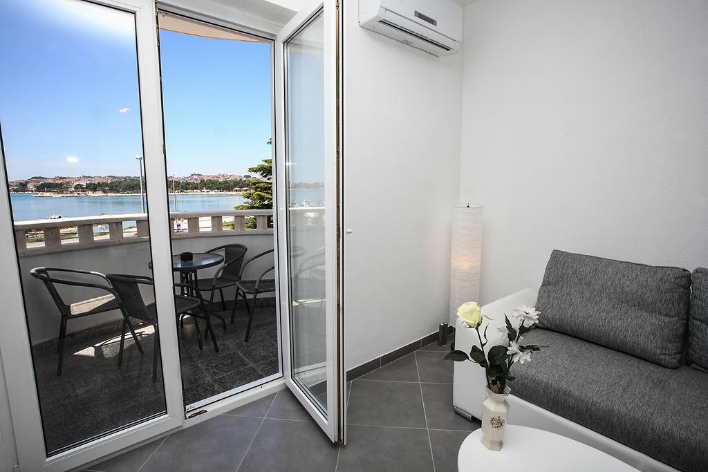 Apartments Nevistic Podstrana Exterior photo